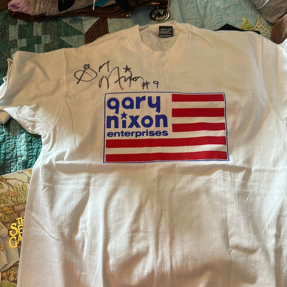 Vintage T-shirt white. L. Autographed shirt
